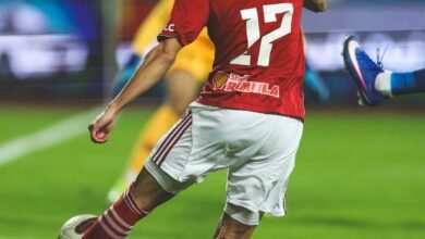 الأهلي ينتزع فوزًا ثمينًا أمام سموحة ويعتلي صدارة الدوري المصري